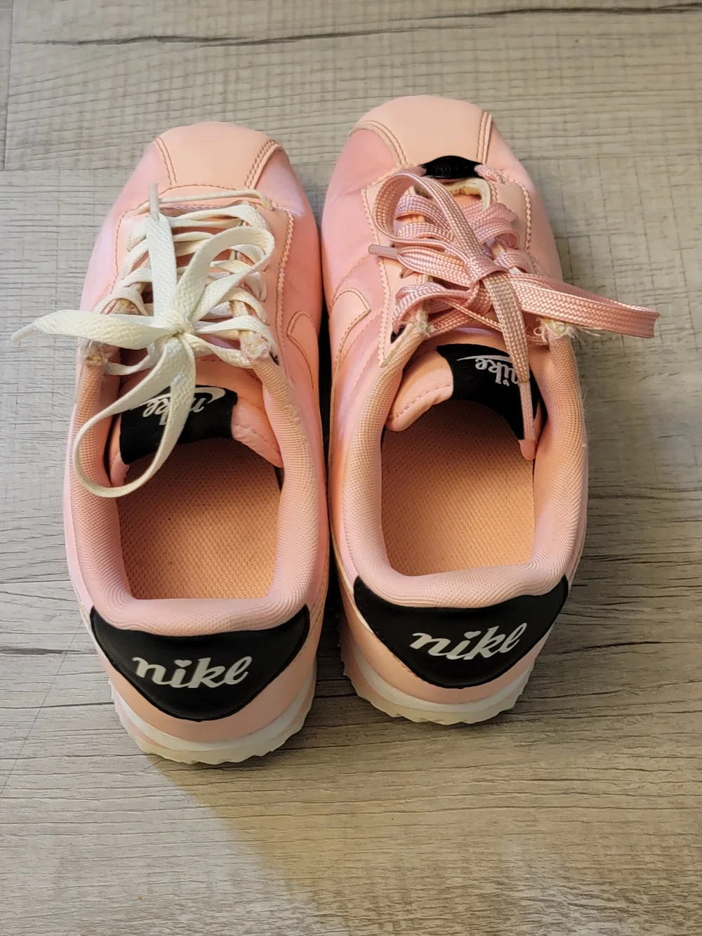 Nike Women’s Pink Low-Top Casual Sneakers